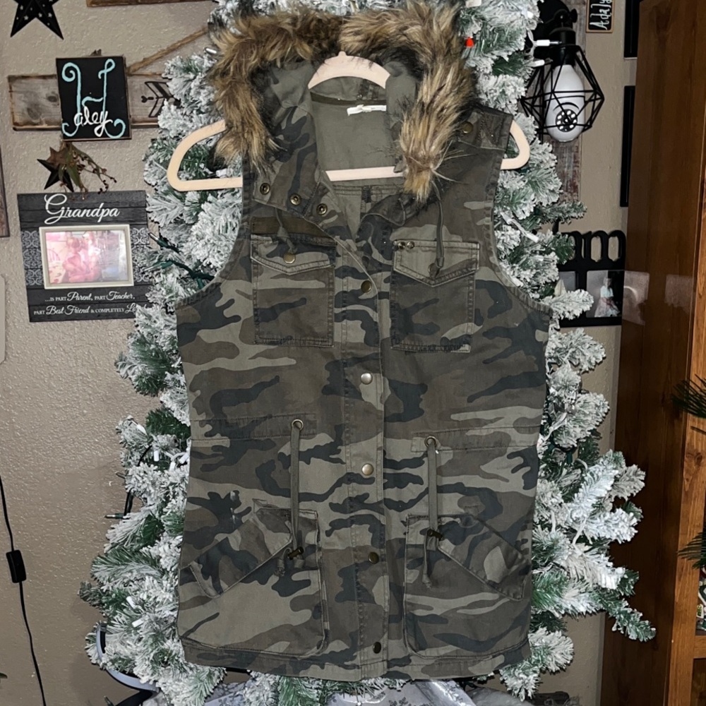 Camouflage Hooded Vest with Faux Fur Trim